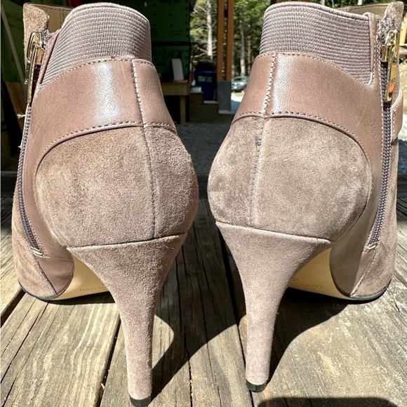 NEW Marc Fisher Dark Gray Suede zip up Bootie size 9M - Picture 3 of 10